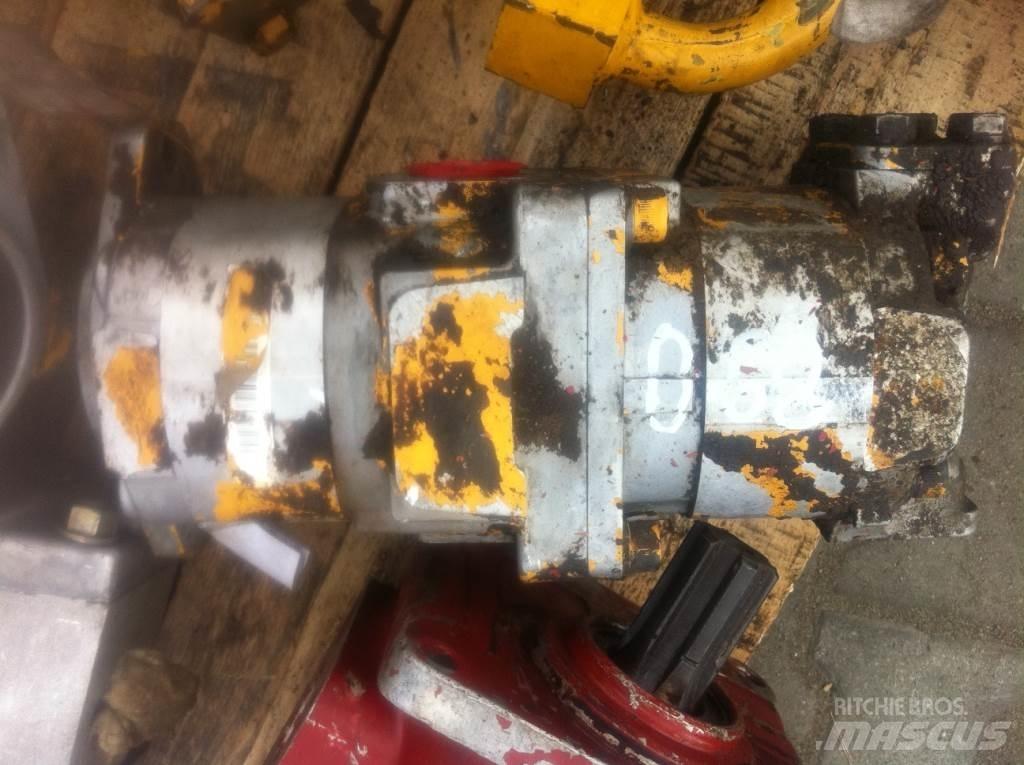 Komatsu D65 Hidraulikos įrenginiai