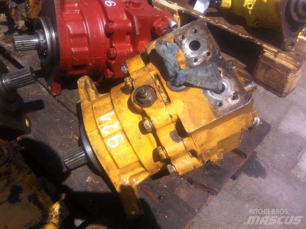 Komatsu E215... Varikliai