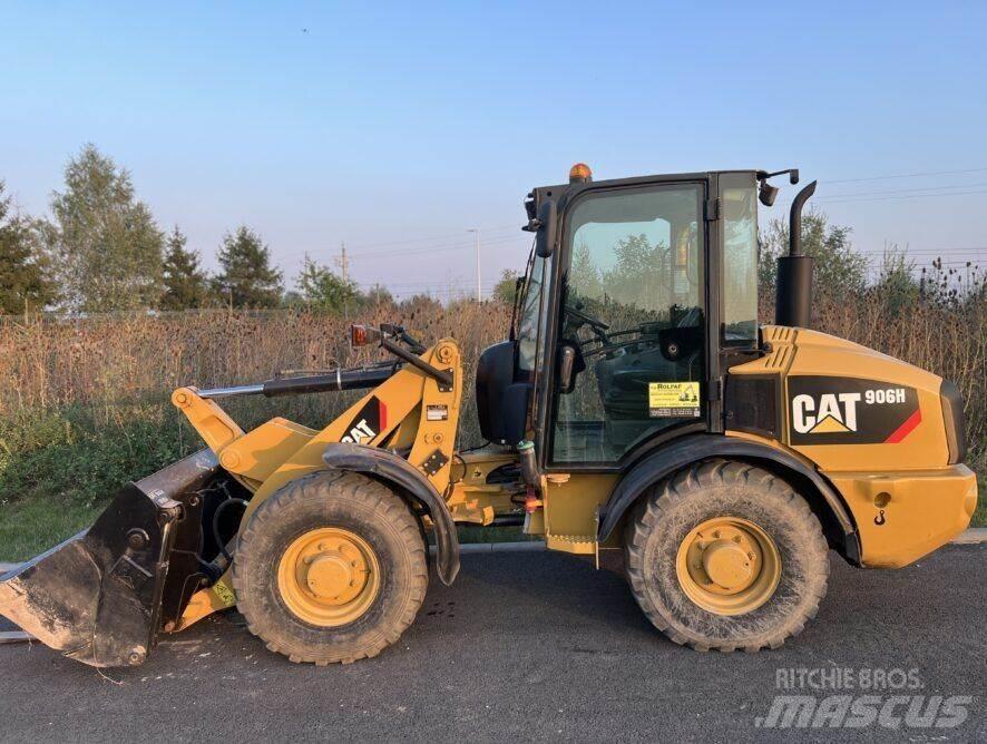 CAT 906H Universalūs ratiniai krautuvai