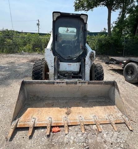 Bobcat S650 Krautuvai su šoniniu pasukimu
