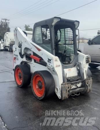 Bobcat S770 Krautuvai su šoniniu pasukimu