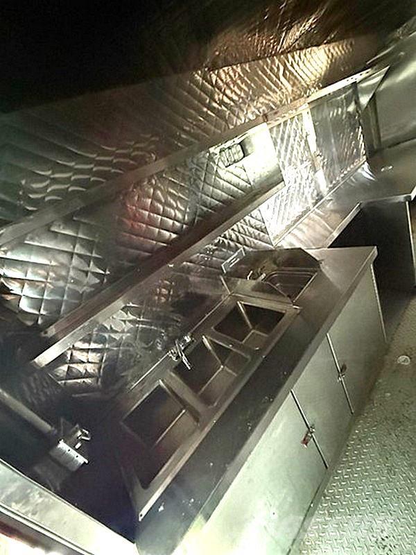 Ford E-350 Sunkvežimiai su dengtu kėbulu