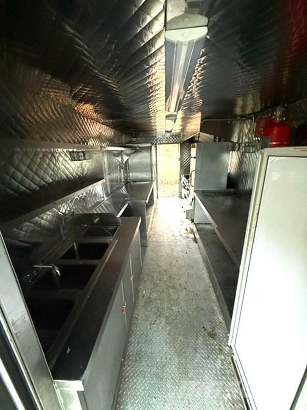 Ford E-350 Sunkvežimiai su dengtu kėbulu