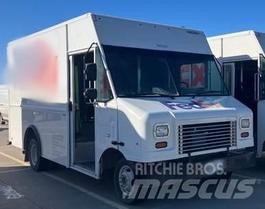 Ford E350 Sunkvežimiai su dengtu kėbulu