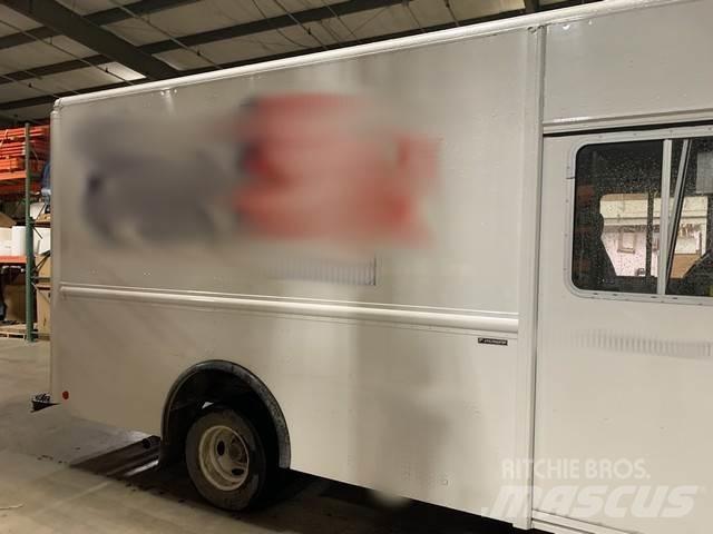 Ford E350 Sunkvežimiai su dengtu kėbulu