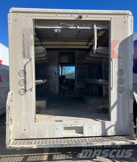 Ford E350 Sunkvežimiai su dengtu kėbulu