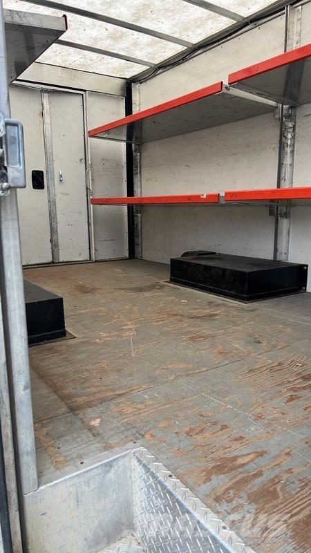 Ford E350 Sunkvežimiai su dengtu kėbulu