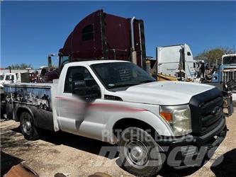 Ford F250 Pagalbos kelyje automobiliai