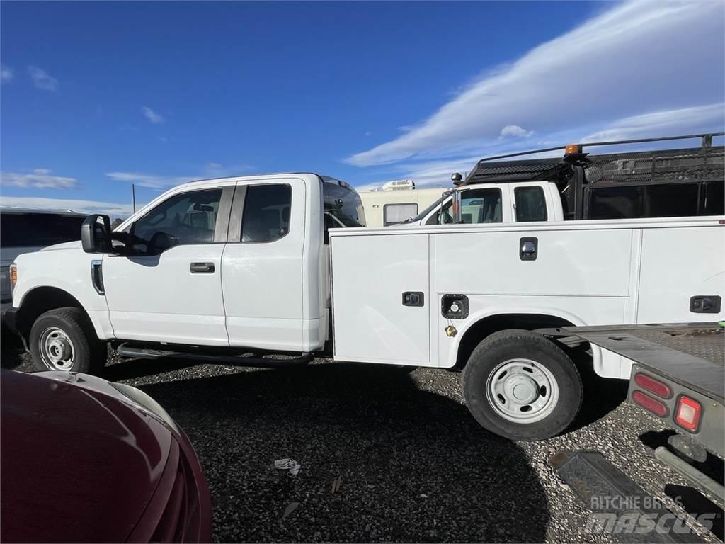 Ford F250 Pagalbos kelyje automobiliai