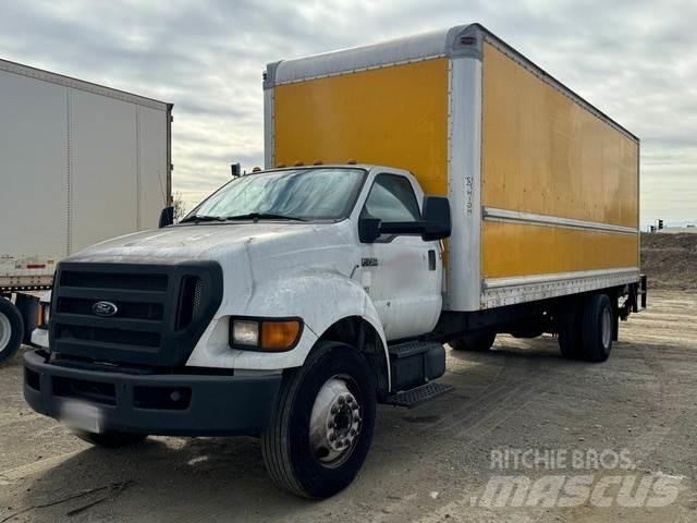 Ford F750 Sunkvežimiai su dengtu kėbulu