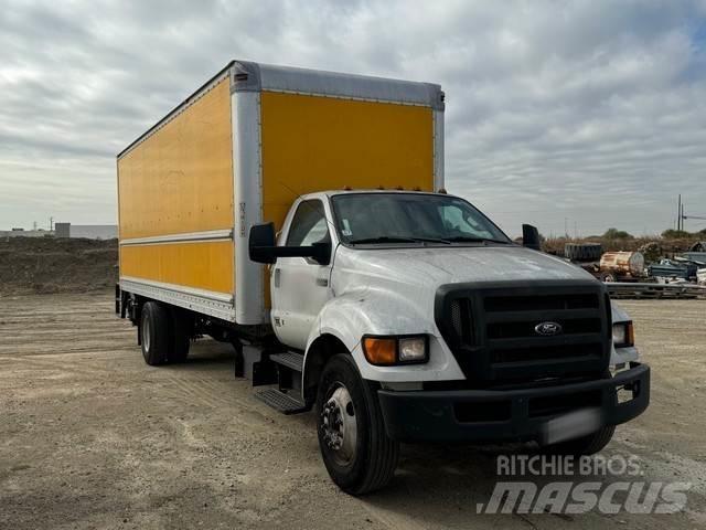 Ford F750 Sunkvežimiai su dengtu kėbulu