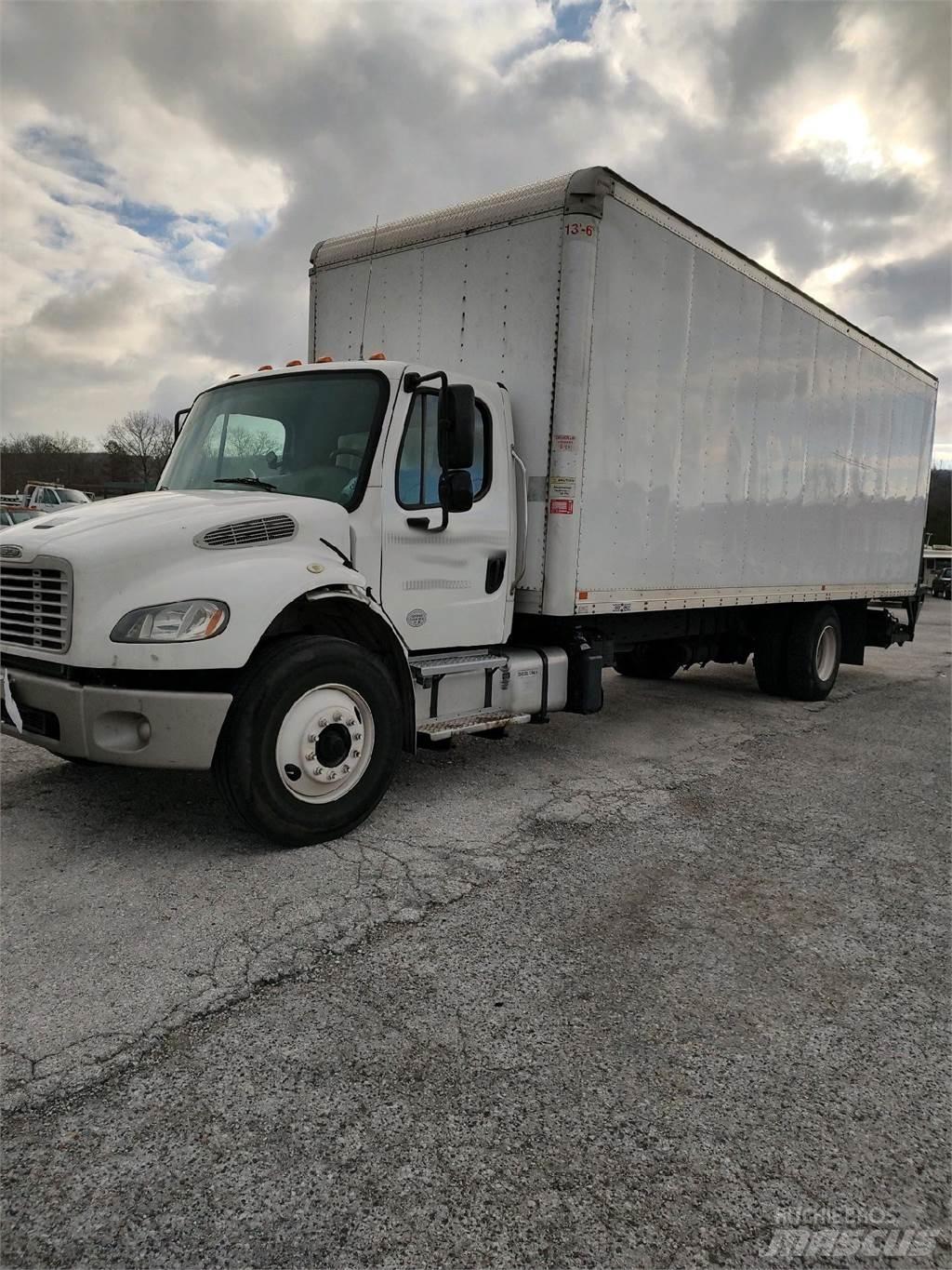 Freightliner M2 Sunkvežimiai su dengtu kėbulu