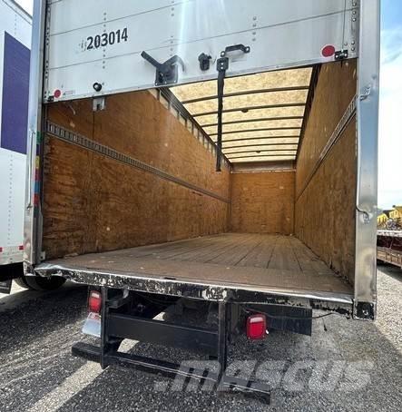 Freightliner M2 Sunkvežimiai su dengtu kėbulu
