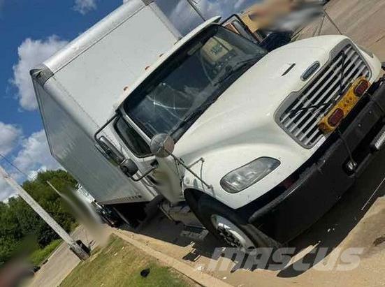 Freightliner M2 Sunkvežimiai su dengtu kėbulu