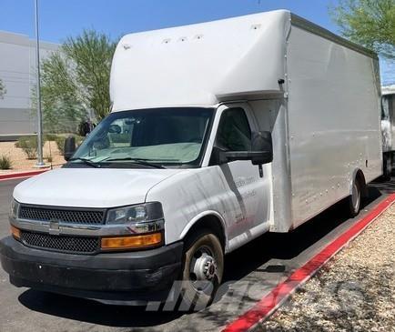 GMC Savana 4500 Sunkvežimiai su dengtu kėbulu