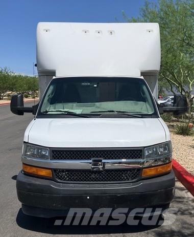 GMC Savana 4500 Sunkvežimiai su dengtu kėbulu