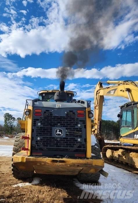 John Deere 824K Naudoti ratiniai krautuvai