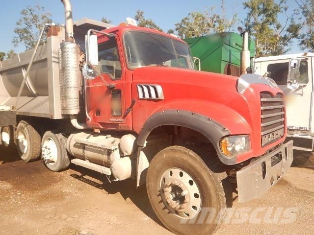 Mack GU713 Savivarčių priekabų vilkikai
