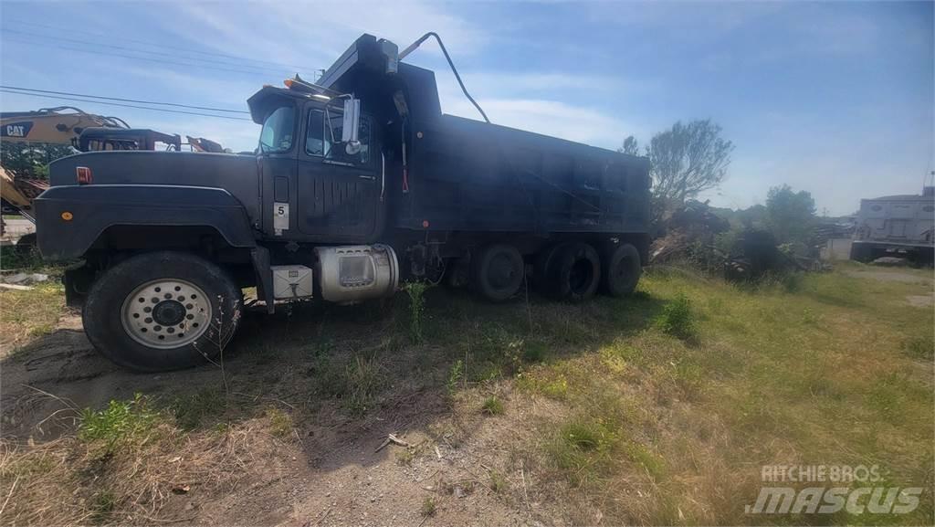 Mack RD6885 Savivarčių priekabų vilkikai