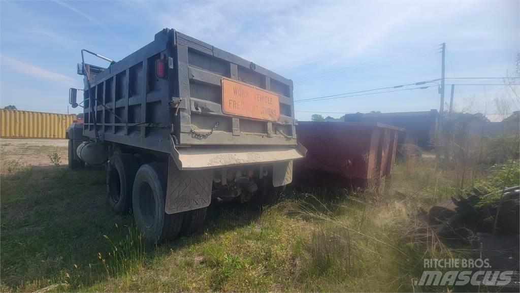Mack RD6885 Savivarčių priekabų vilkikai
