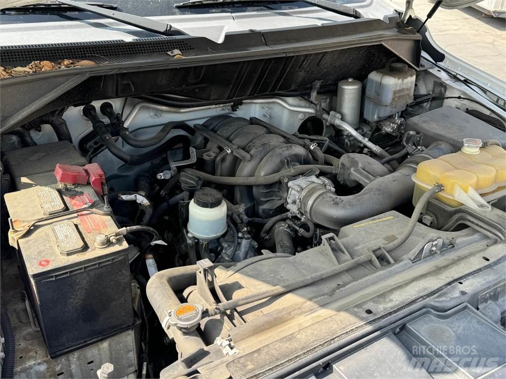 Nissan NV3500 HD Furgonai