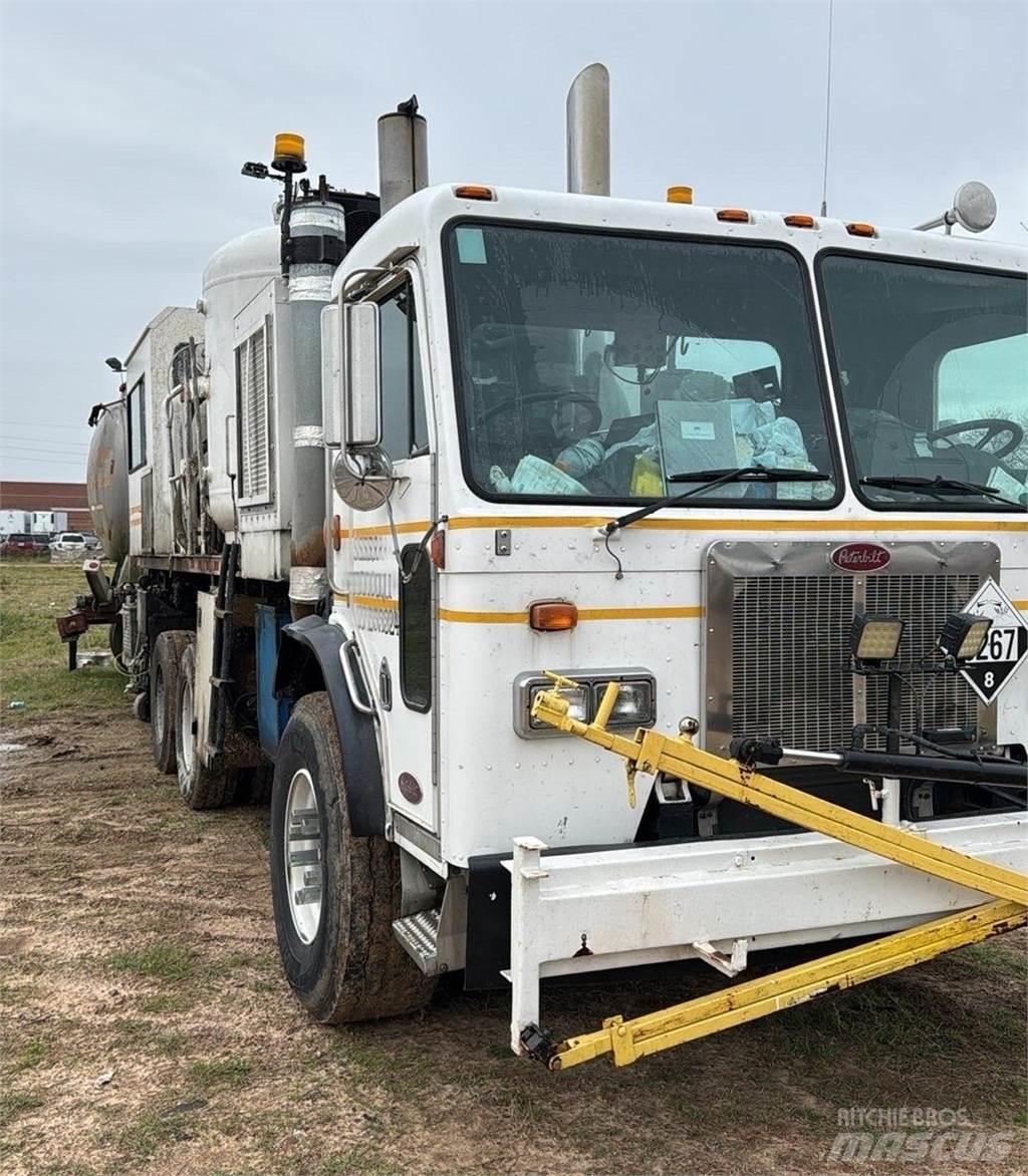 Peterbilt 320 Kita
