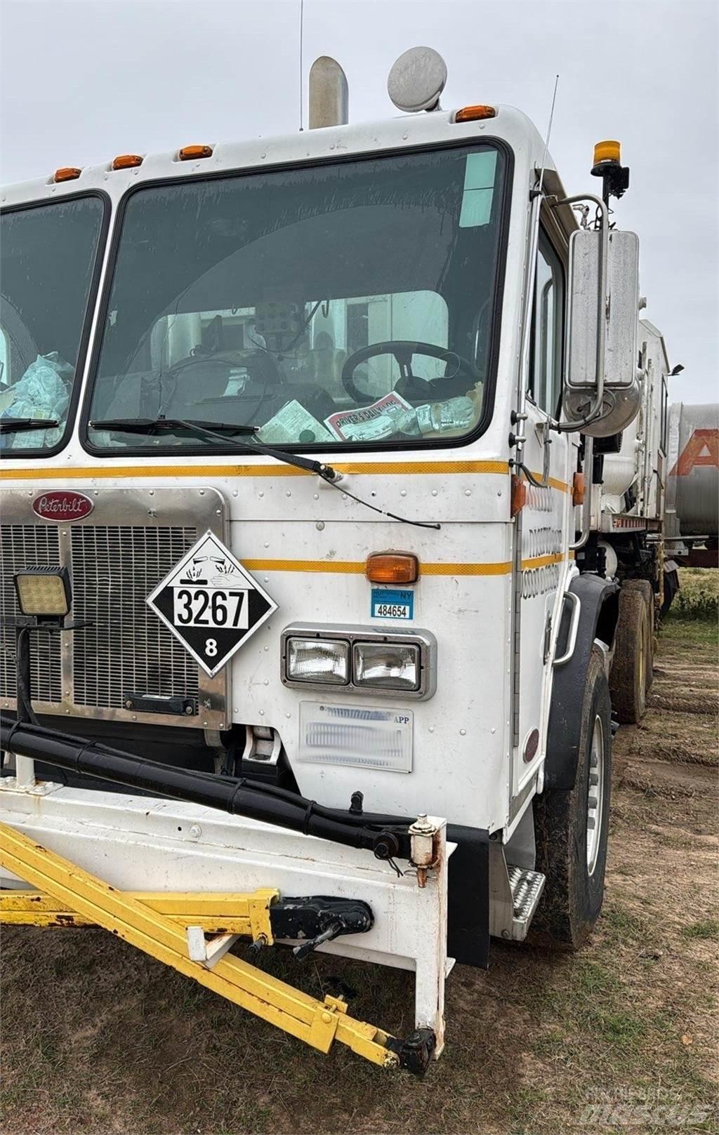 Peterbilt 320 Kita