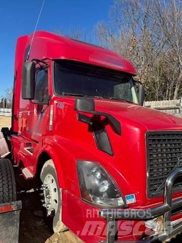 Volvo VNL64T670 Naudoti vilkikai