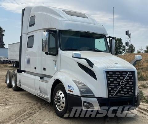 Volvo VNL64T670 Naudoti vilkikai