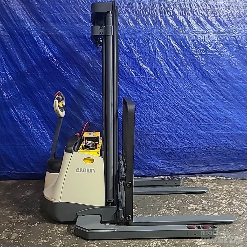 Crown SX3000-40 Savaeigiai rietuvai