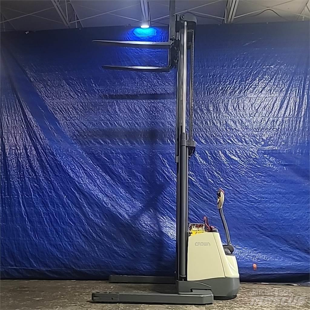 Crown SX3000-40 Savaeigiai rietuvai