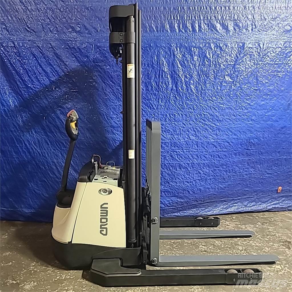 Crown SX3000-40 Savaeigiai rietuvai