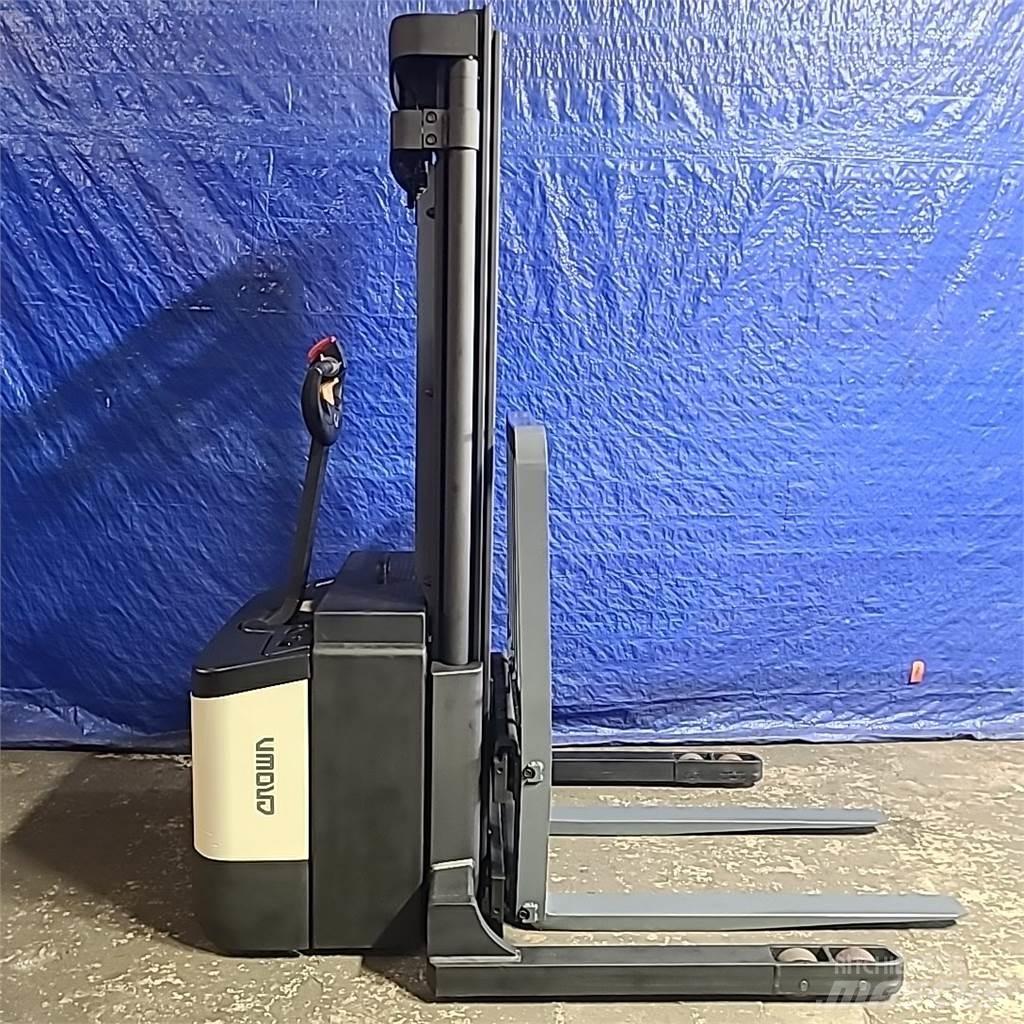 Crown WS2300 Savaeigiai rietuvai
