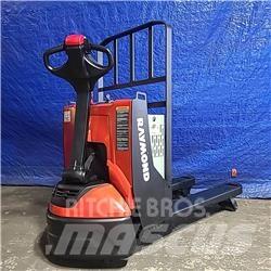 Raymond 8210 Rankiniai hidrauliniai vėžimėliai