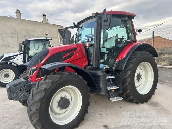 Valtra N135A Traktoriai