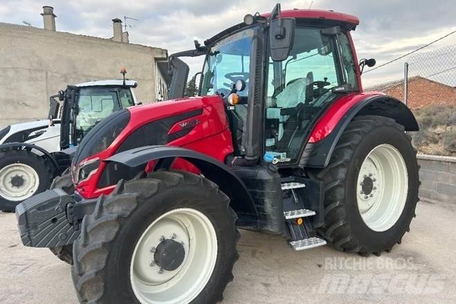 Valtra N135A Traktoriai
