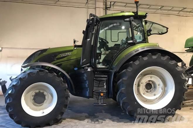 Valtra T235D Traktoriai