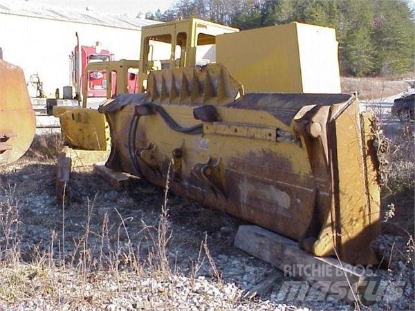 CAT 1083973 Peiliai