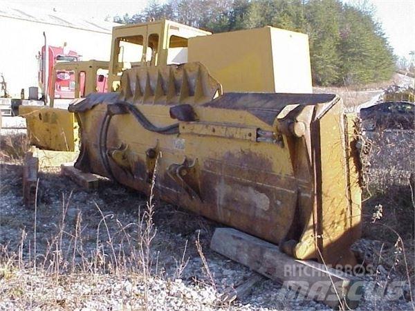 CAT 1083973 Peiliai