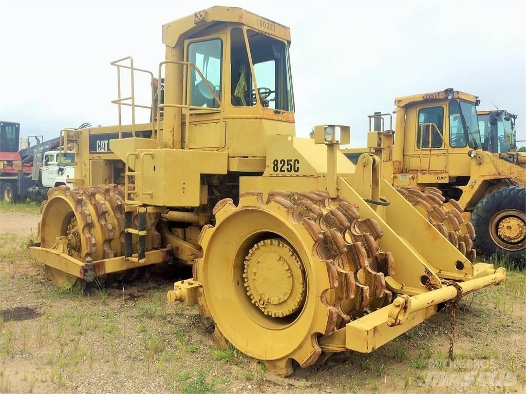 CAT 825C Gruntiniai volai
