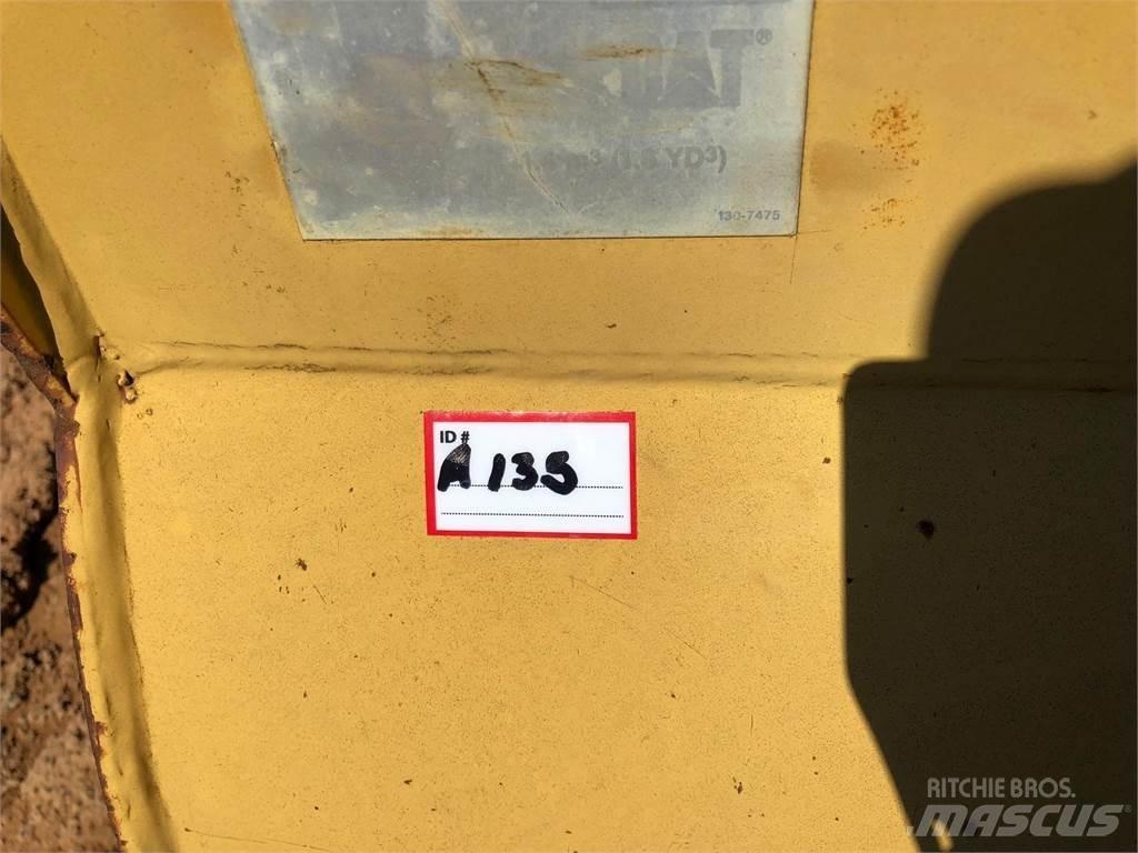 CAT  914G Kaušai