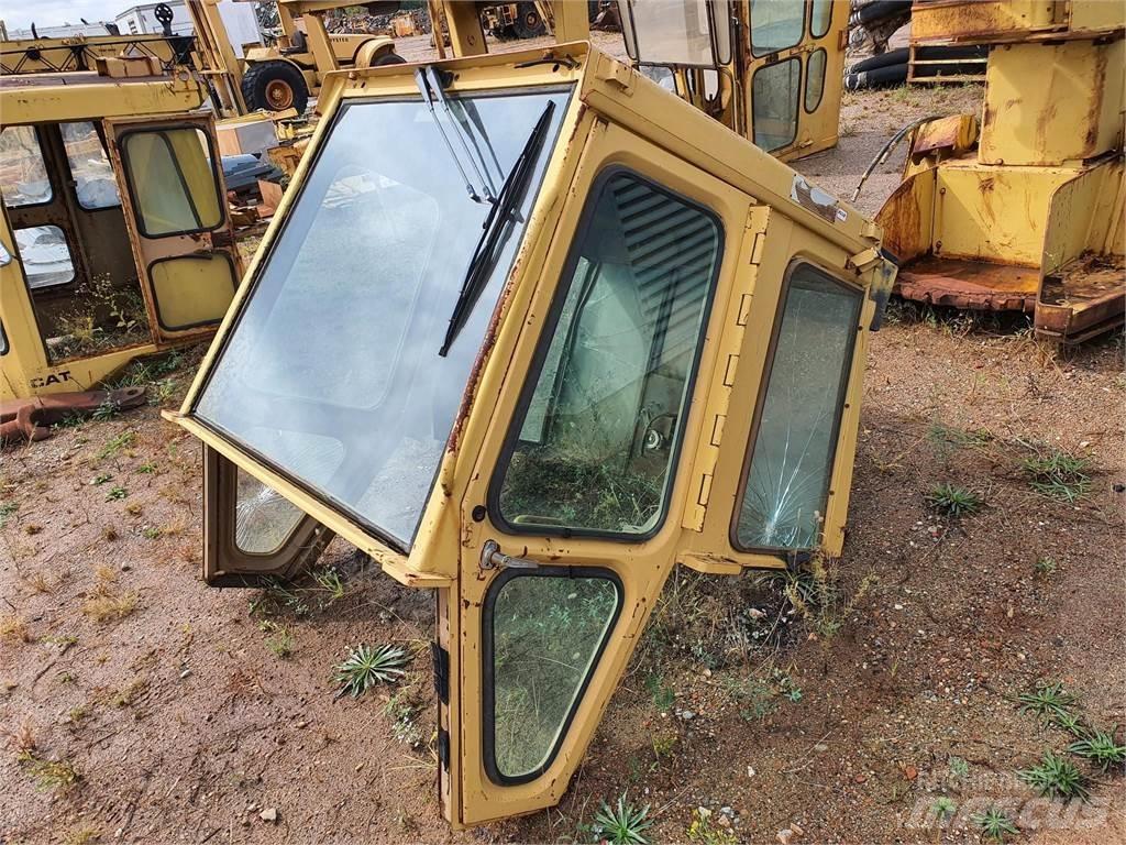 CAT 973 Kabinos ir interjeras