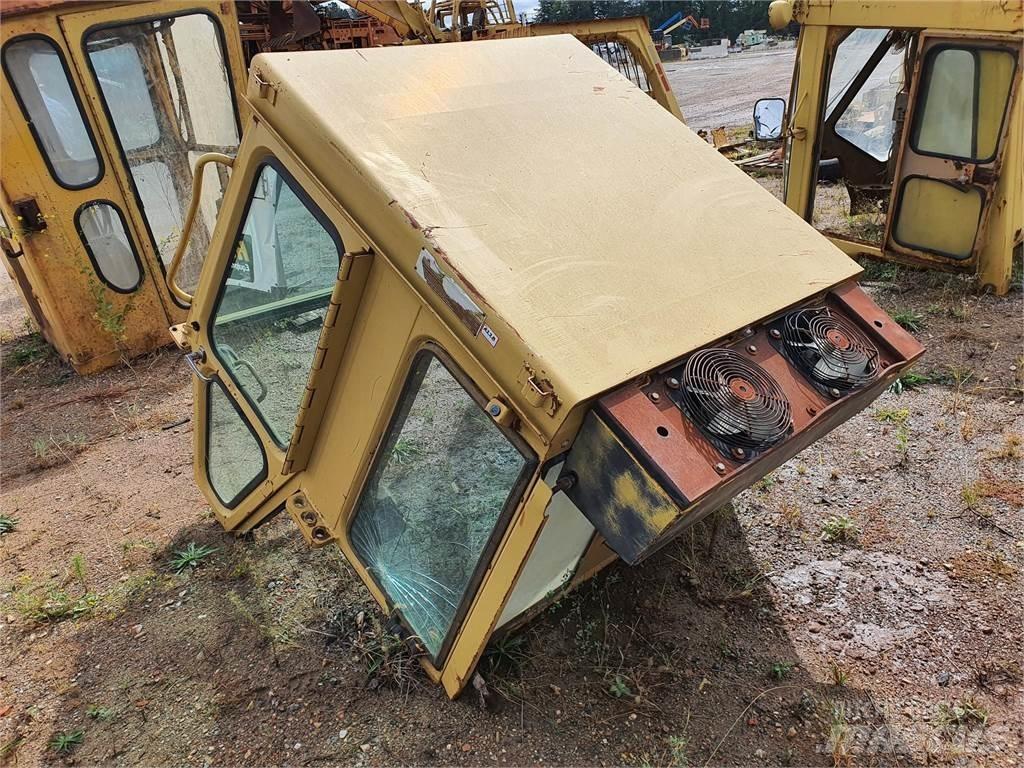 CAT 973 Kabinos ir interjeras