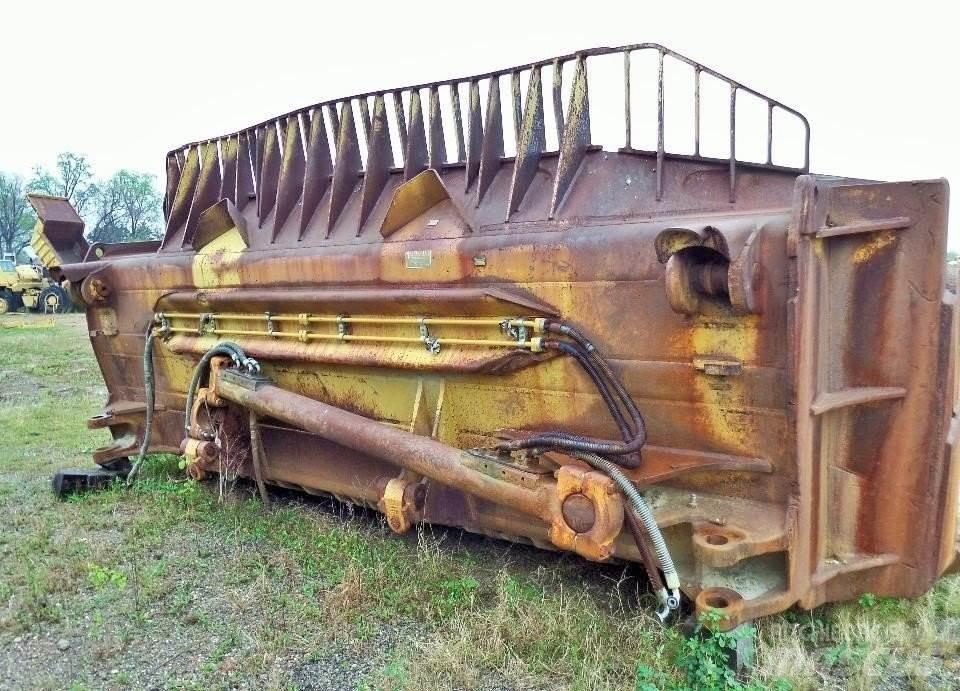 CAT D11 Peiliai