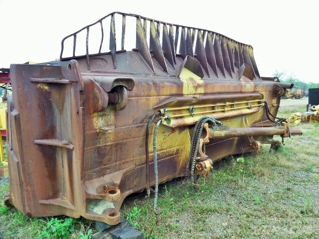 CAT D11 Peiliai