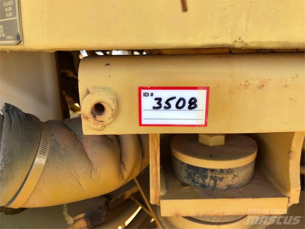 CAT IT18B Naudoti ratiniai krautuvai