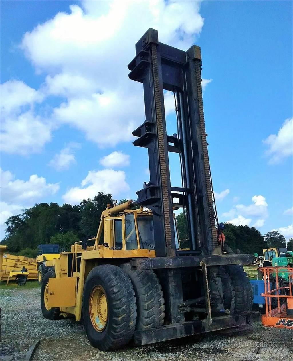 CAT V900 Dyzeliniai krautuvai