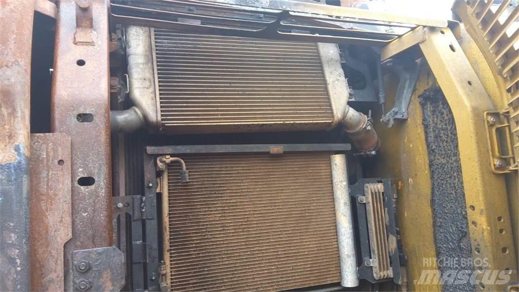 Komatsu PC210 Vikšriniai ekskavatoriai
