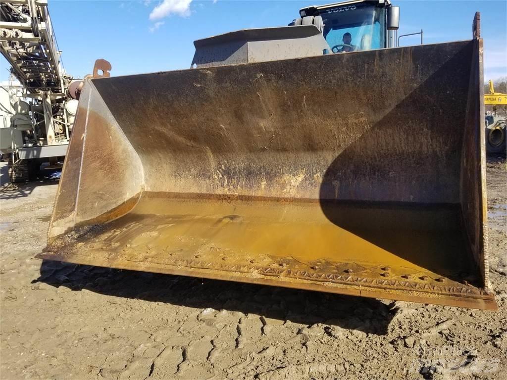 Volvo L180F Naudoti ratiniai krautuvai