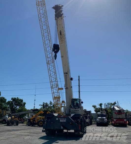Terex RT 555 Neapdoroto reljefo kranai